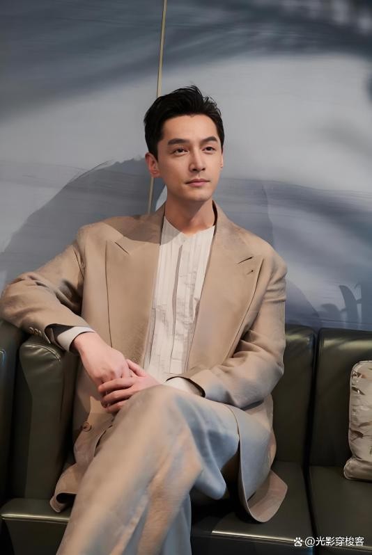 胡歌2025彻底转型，即将带来4部新作，阵容强大爆款预定，四重身份挑战演技天花板