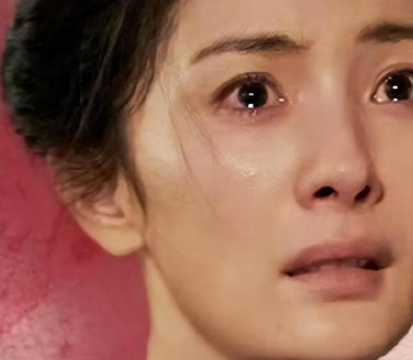 风波升级!金像奖提名仅1天，荒唐的一幕发生，杨幂赵丽颖也受到牵扯