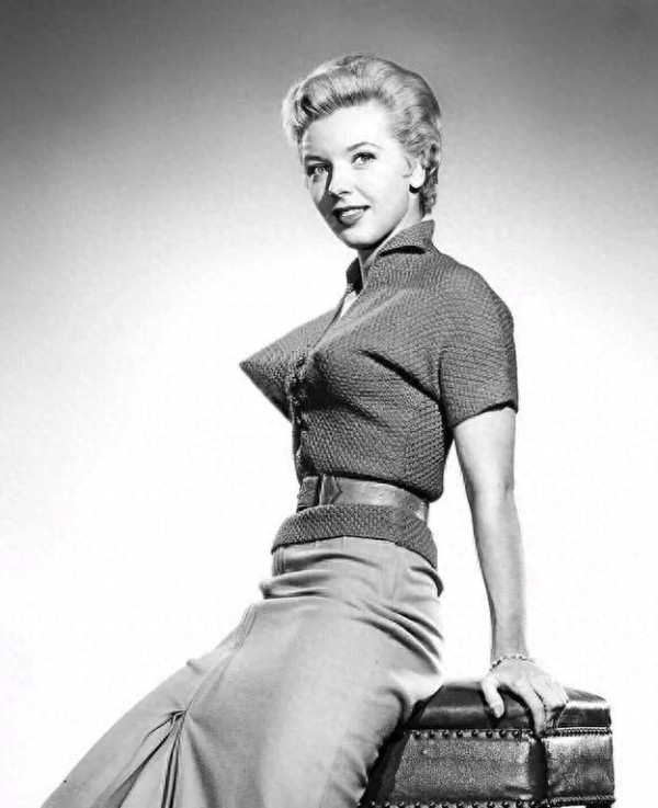 60年代流行的子弹头胸罩，为什么现在不流行了