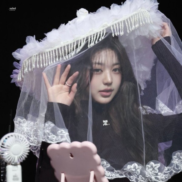 在哪里可以找到张元英更多的高清直拍和经典舞台资源？