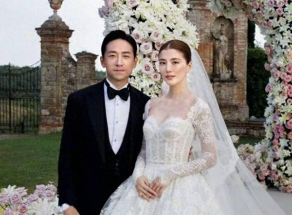 吴千语婚礼品位被VOGUE认证，时隔一年仍被赞是“时尚教科书”