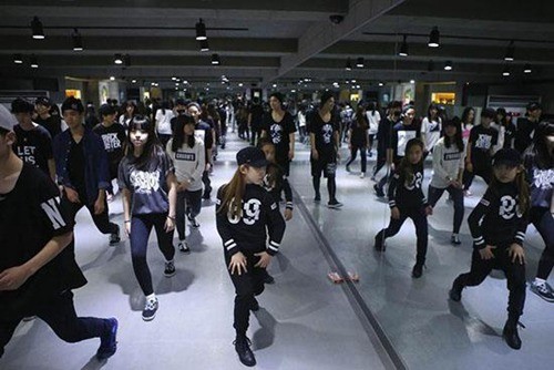 这里是“明星制造的天堂”，是练习生的魔鬼训练营！