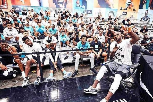 夏天悄悄的过去,球星们都干了什么?解密NBA球星暑假生活!