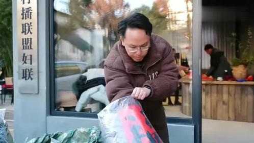 爱心棉服跨越1700公里，景德镇与甘孜携手共筑温暖新篇