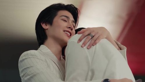 泰兰德机场惊现神秘老拐子，竟让人迷晕！