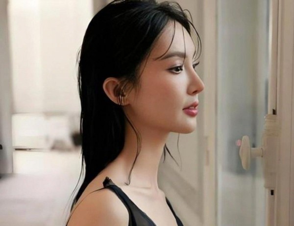 金晨团队一直和娱记沟通做公关，却因过于抠门谈崩被爆料，金晨星途因此受影响，助理顶包走保险露出团队吝啬真相