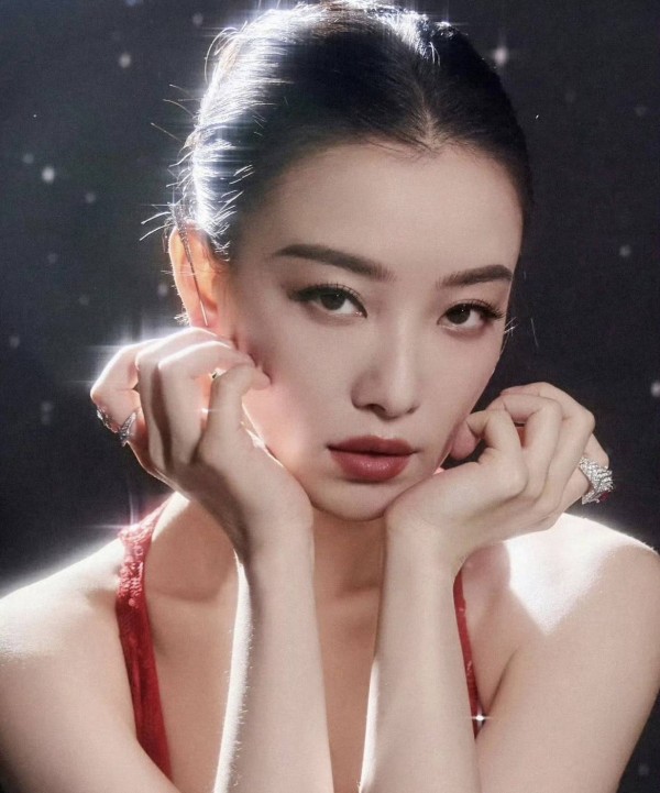 辛芷蕾倪妮高叶火象三人组:娱乐圈的“疯蜜”友谊,打破塑料姐妹花魔咒