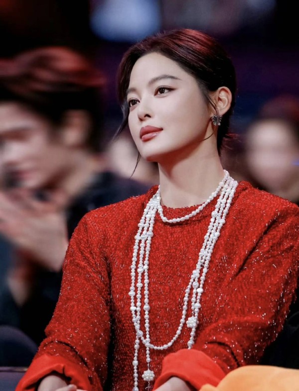 辛芷蕾倪妮高叶火象三人组:娱乐圈的“疯蜜”友谊,打破塑料姐妹花魔咒