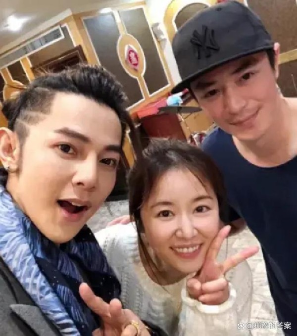 霍建华低调善举退圈生活显真实