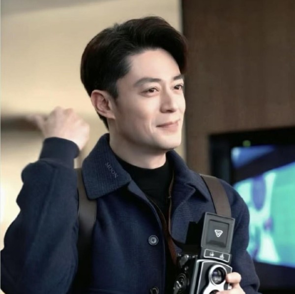 2026刚开年！霍建华餐馆买单一个下意识动作，意外暴露与林心如真实夫妻关系，网友：藏不住了