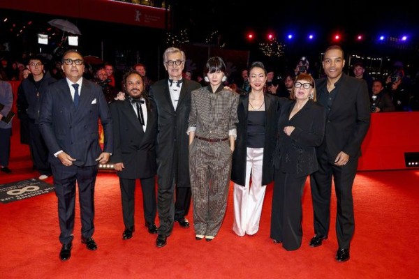 杨紫琼亮相第76届柏林国际电影节开幕式 领取终身成就奖