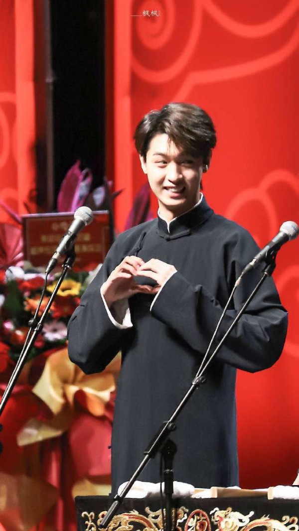 德云社封箱名场面有多绝？陶阳一开口全场炸锅，老秦吃醋太真实