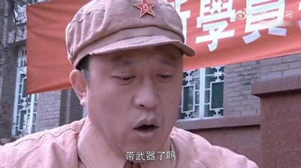 李云龙上学迟到被罚扫马路，不料遇上老熟人，全是军长级的