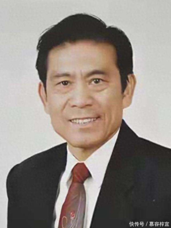 宊发，又一位相声大师去世，曾是猴宝林弟子冯巩敬献花圈