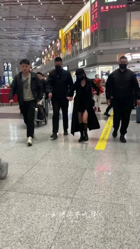 陈妍希今天的气场两米八呀！ 甜姐变御姐了 帅鼠我了