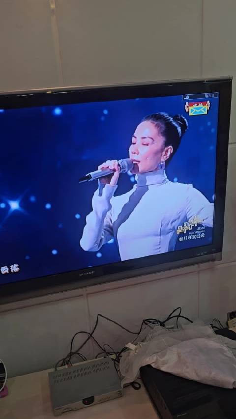 王菲好老，岁月写满了沧桑