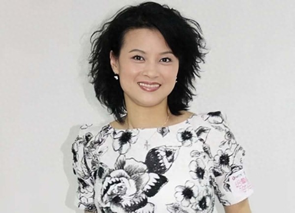 恭喜!香港知名演员迎来黄昏恋,公开男友正脸照,对再婚充满憧憬