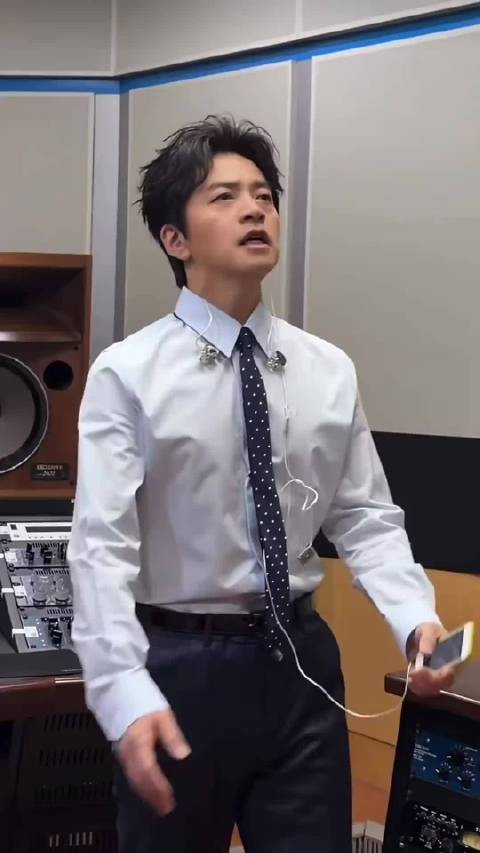 李健全面禁烟护嗓，王菲面前亦不例外