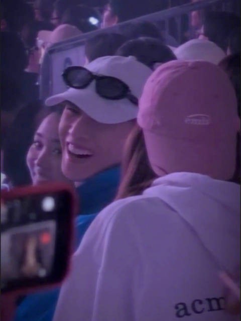 李昀锐内娱笑妃这个明媚的笑脸我可以循环看一万遍