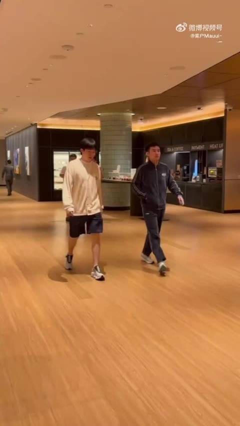 连孩子都拒绝，也扭着头无视，没看出礼貌在哪里？