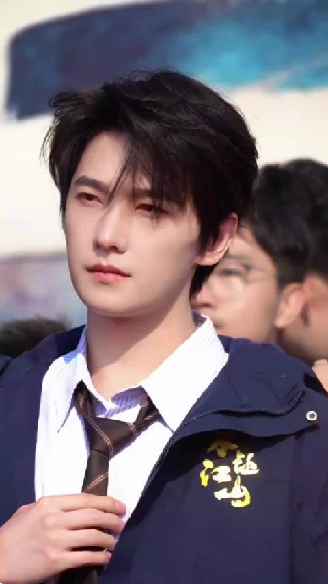 杨洋《不让江山》开机大吉！拍摄顺利 这颜值也太帅了吧！