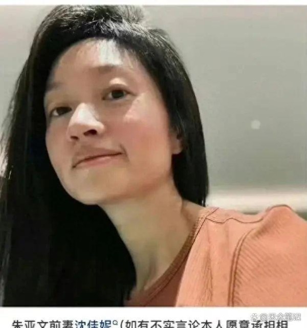 恋爱脑的春天来了？朱亚文沈佳妮离婚传闻，假的！一场乌龙