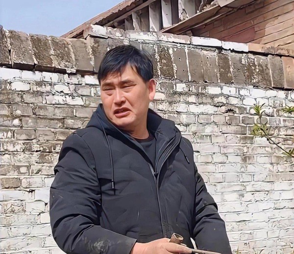 大衣哥嫁女引爆热搜：草根明星子女的婚恋，为何总被全民审判？