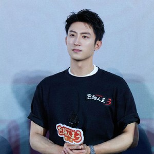 黄景瑜的“裤兜梗”对他的公众形象产生了哪些正面影响？