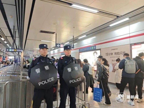 撞脸吴京！杭州地铁这位赵Sir火了，春节假期被问几百遍去西湖怎么走