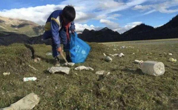 胡歌十年青藏行：从流量小生到特邀观察员，他的公益为何“不让拍”？