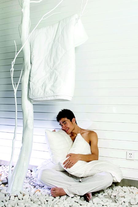 成功跻身娱乐圈——深圳先生黄鹤的奋斗历程[从草根到明星的蜕变]