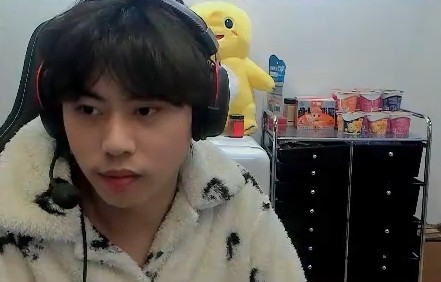 LPL全明星MVP没人要,直播每天只赚几块钱,想冲分重回赛场