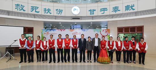 抗癌之路不孤单 河南省首支抗癌明星志愿者服务队成立
