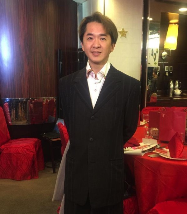 洪金梅出殡后四子女罕有公开合照，邓兆尊避谈出售故居直言不爱钱