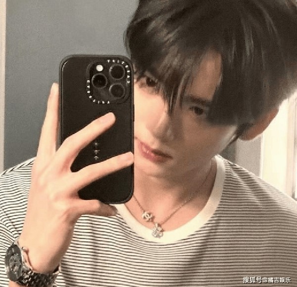 韩维辰深夜“开炮”WK1！一句“新闻出演谢谢”撕开韩娱血汗工厂遮羞布！