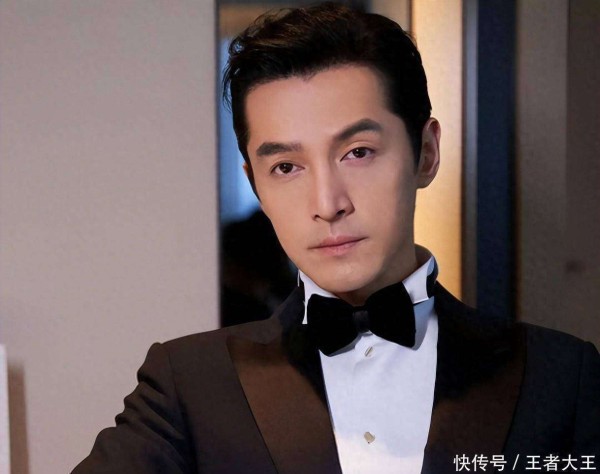 一场车祸夺走了胡歌最亲密的人，他却用二十年的沉默与行动