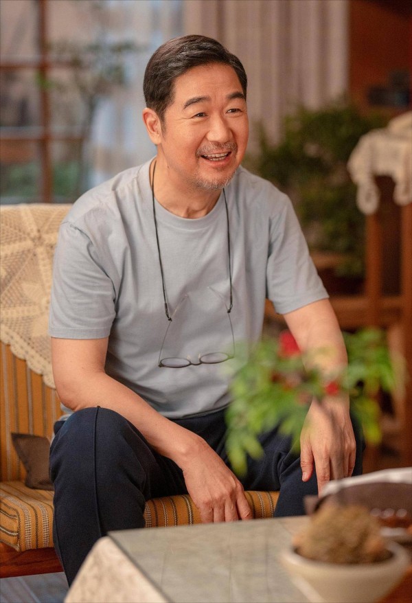 张国立杨幂的“卖身契”？对赌协议背后，明星透支的艺术生命