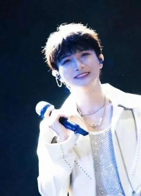 从《好声音》到音乐制作人：周深的高光蜕变路