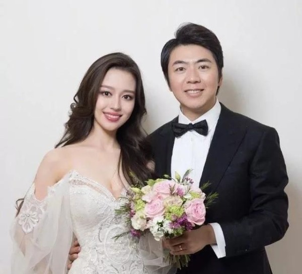 郎朗混血娇妻吉娜沦为网红?频繁直播带货吃相难看