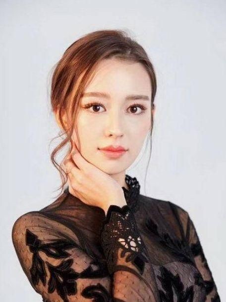 郎朗混血娇妻吉娜沦为网红?频繁直播带货吃相难看