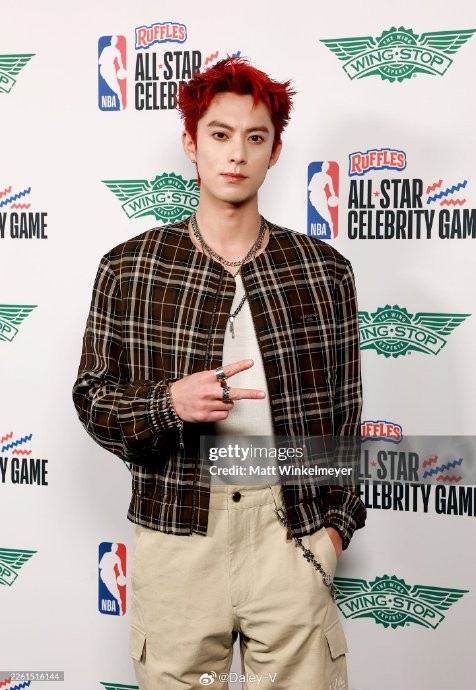 NBA名人赛的王鹤棣超高难度四分球视频在哪里可以看？