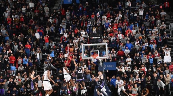 快船队新赛季揭幕战正式公布对阵名单，球队阵容调整引发球迷期待，未来赛程备受关注