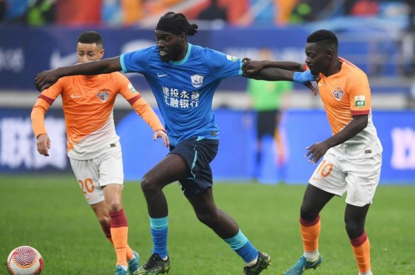 青岛海牛2026赛季新阵容曝光,球迷预测图火热讨论,外援内援到底谁能真留队?中超保级压力山大,后防隐患能否破解?