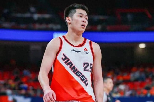 上海男篮完成关键引援!崔晓龙加盟补强后卫线,刘正清重返江苏