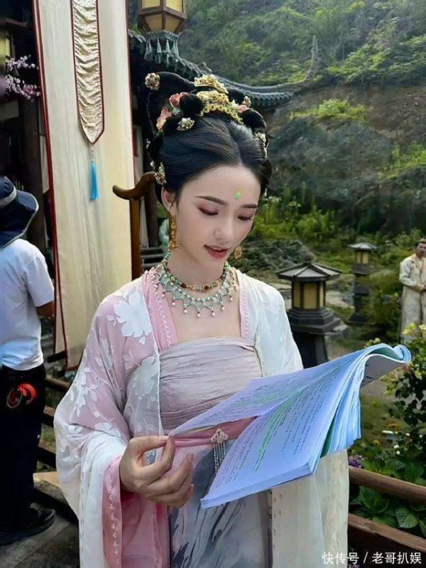 林允片场自带流量药，速效救心丸厂家连夜递代言合同？