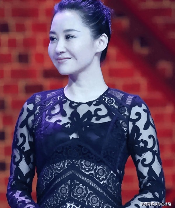 一生“风流韵事不断、老少皆倾心”，这位极品女性57岁仍孑然一身