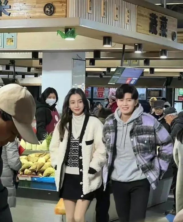 baby罕见秀恩爱，资源重回一番，新剧与当红小生搭档拍摄