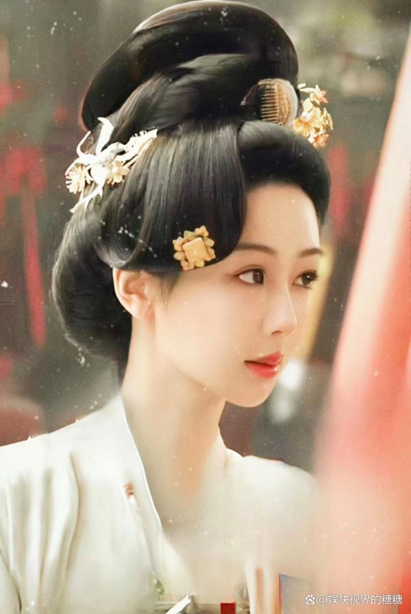 牵手同框，共绘《国色芳华》——杨紫李现的银幕新章