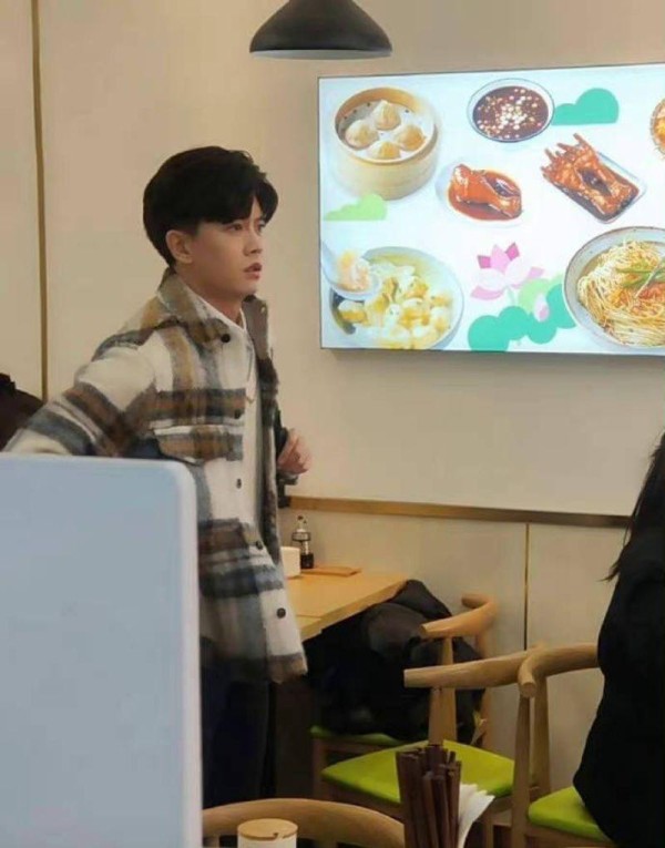 任嘉伦Angelababy《暮色心约》路透图曝光！菜市场接地气拍摄来啦