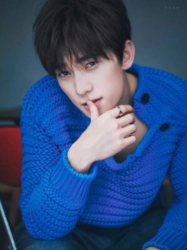 杨洋策划图被网友吐槽油腻，昔日颜值不复存在，“肖奈”成过去式